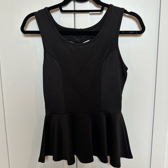 Heart cutout top - Picture 2 of 2